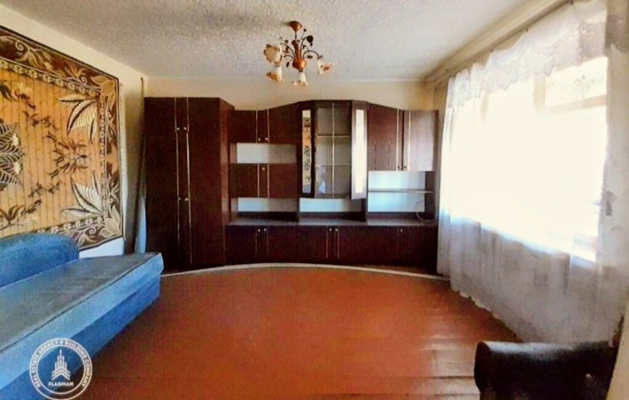 Продається простора кімната в гуртожитку з балконом, на 36м² - фото 1