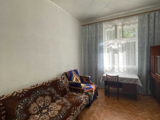 Кімната в комунальній квартирі біля Староконного ринку!