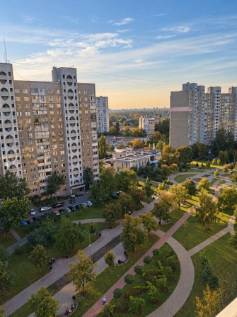 Продаж 2к квартири в Деснянському районі, пр. Червоної Калини 17б, Троєщина - фото 1