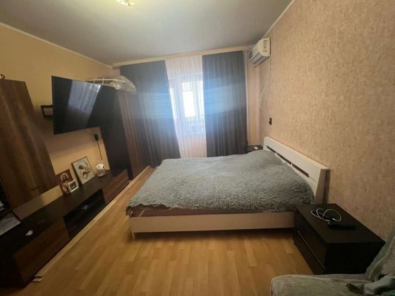 Продаж 1-кімнатної квартири на вул.Ревуцького, 18 Київ
